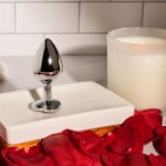 Picture of MEDIUM RED HEART GEM ANAL PLUG